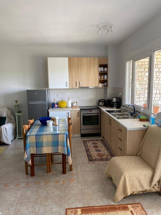 Polys Apartment And Paraskevi Studio With View Ptolemaida Bagian luar foto