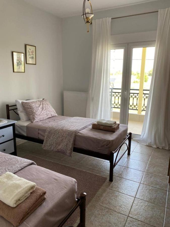 Polys Apartment And Paraskevi Studio With View Ptolemaida Bagian luar foto