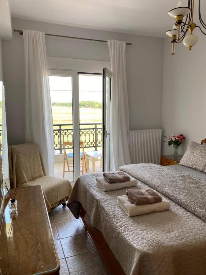 Polys Apartment And Paraskevi Studio With View Ptolemaida Bagian luar foto