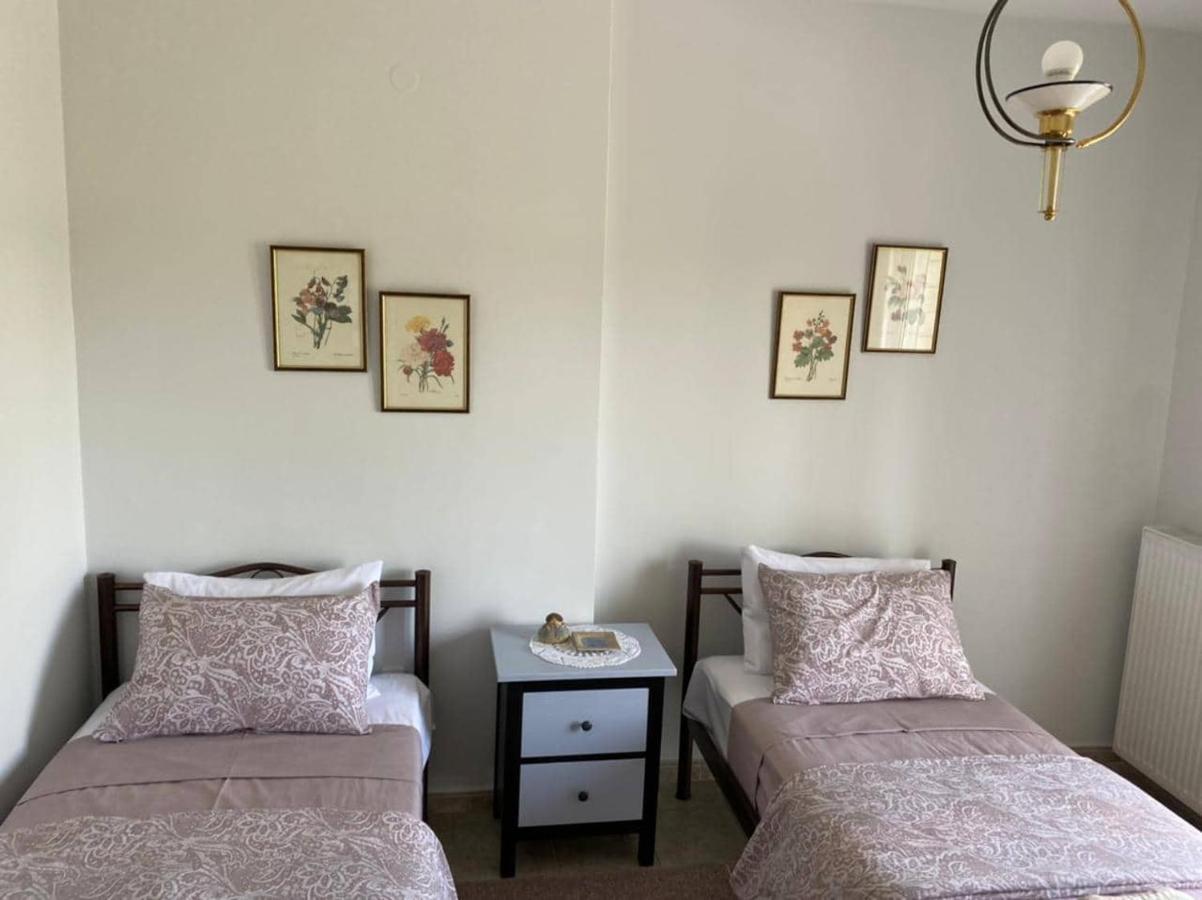 Polys Apartment And Paraskevi Studio With View Ptolemaida Bagian luar foto