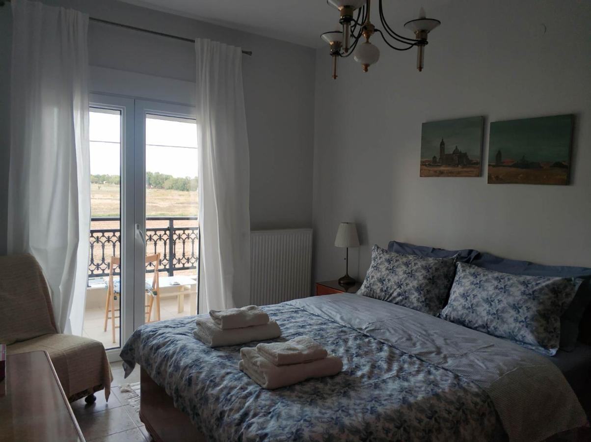 Polys Apartment And Paraskevi Studio With View Ptolemaida Bagian luar foto