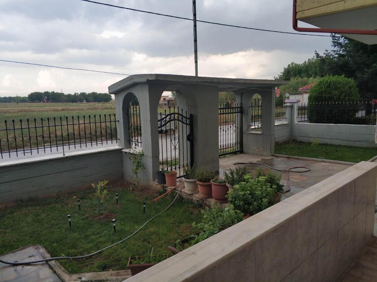 Polys Apartment And Paraskevi Studio With View Ptolemaida Bagian luar foto