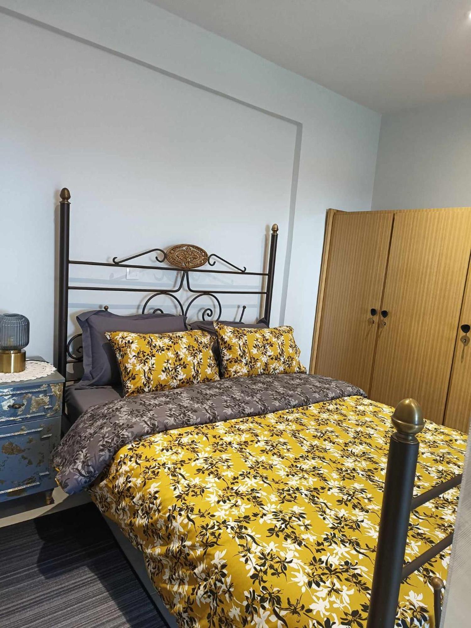 Polys Apartment And Paraskevi Studio With View Ptolemaida Bagian luar foto