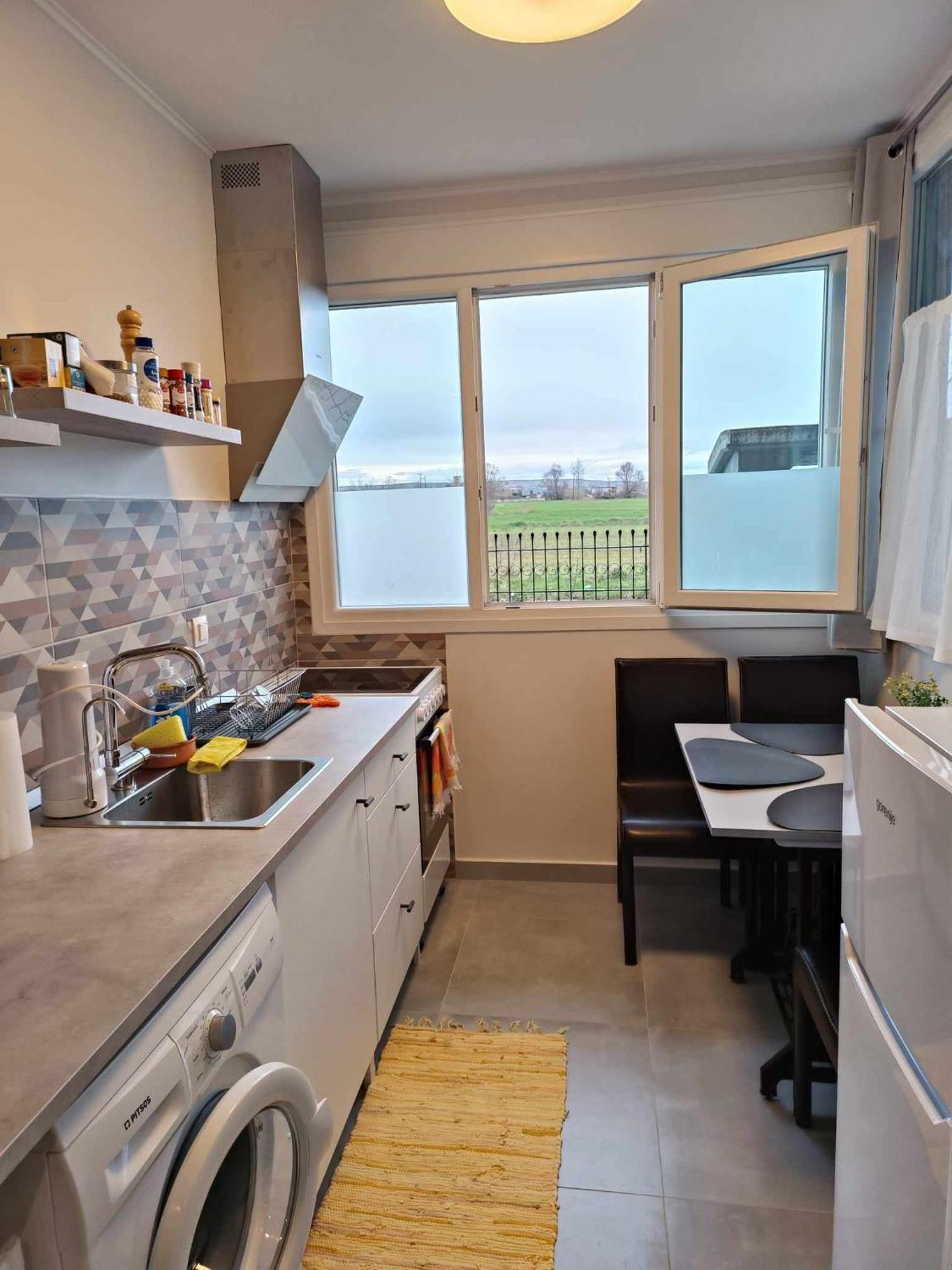Polys Apartment And Paraskevi Studio With View Ptolemaida Bagian luar foto