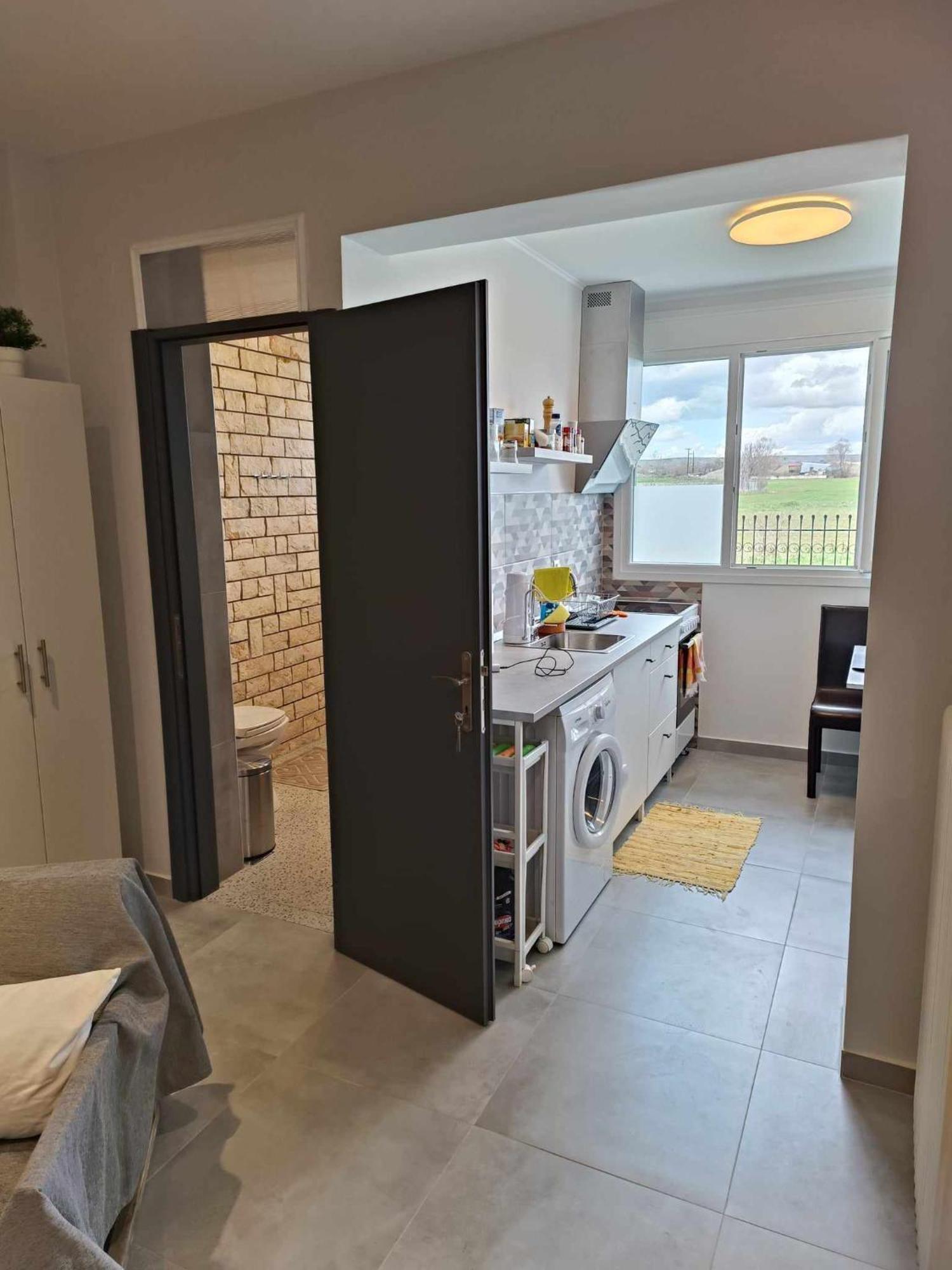 Polys Apartment And Paraskevi Studio With View Ptolemaida Bagian luar foto
