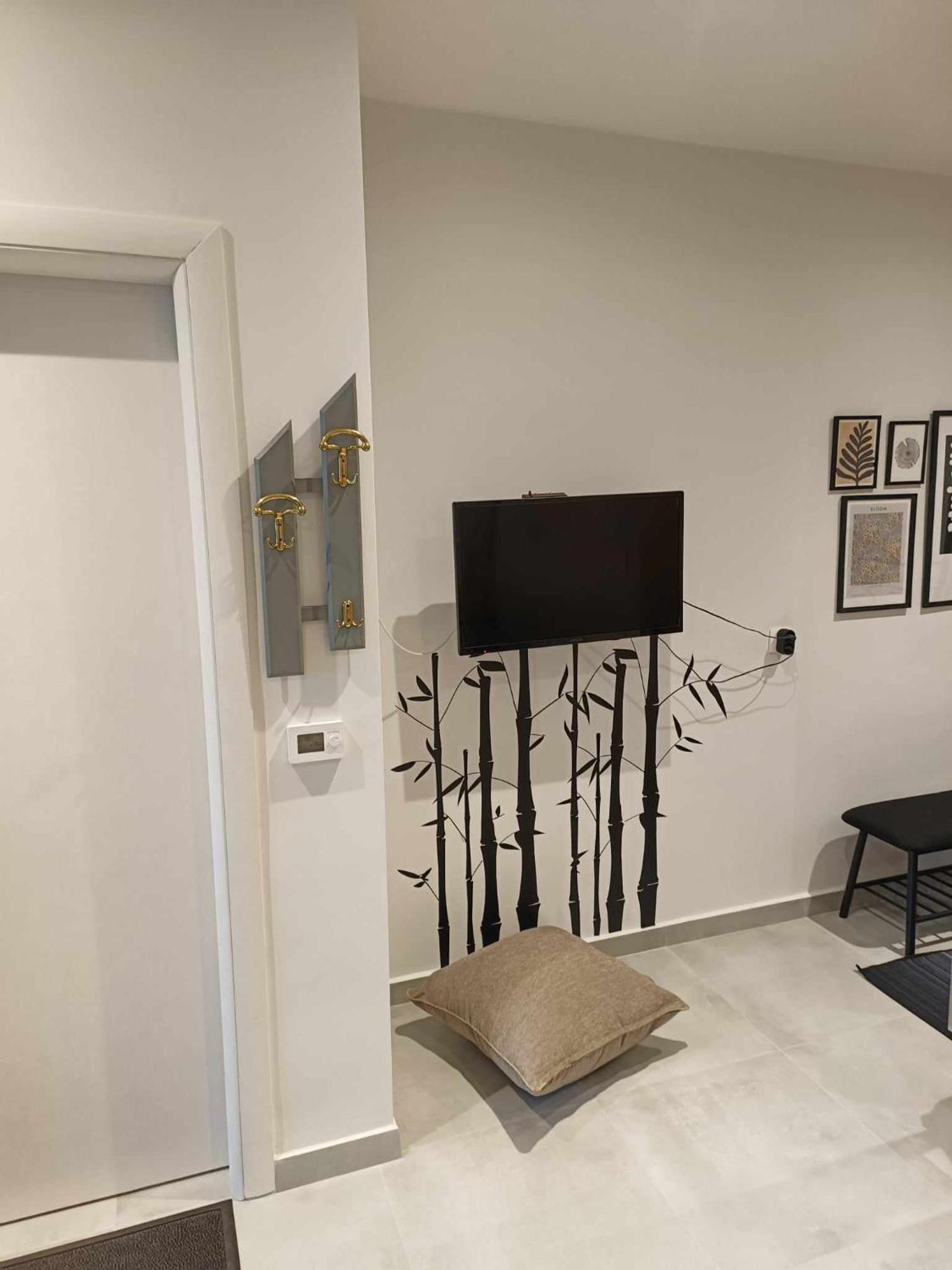 Polys Apartment And Paraskevi Studio With View Ptolemaida Bagian luar foto