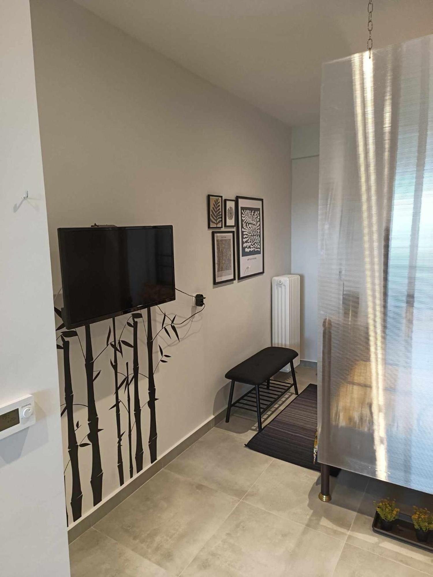 Polys Apartment And Paraskevi Studio With View Ptolemaida Bagian luar foto