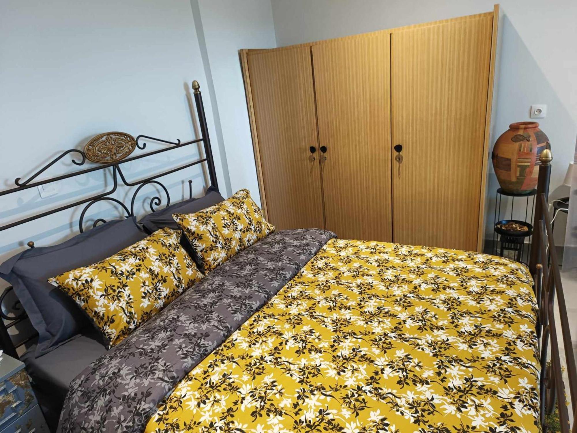 Polys Apartment And Paraskevi Studio With View Ptolemaida Bagian luar foto