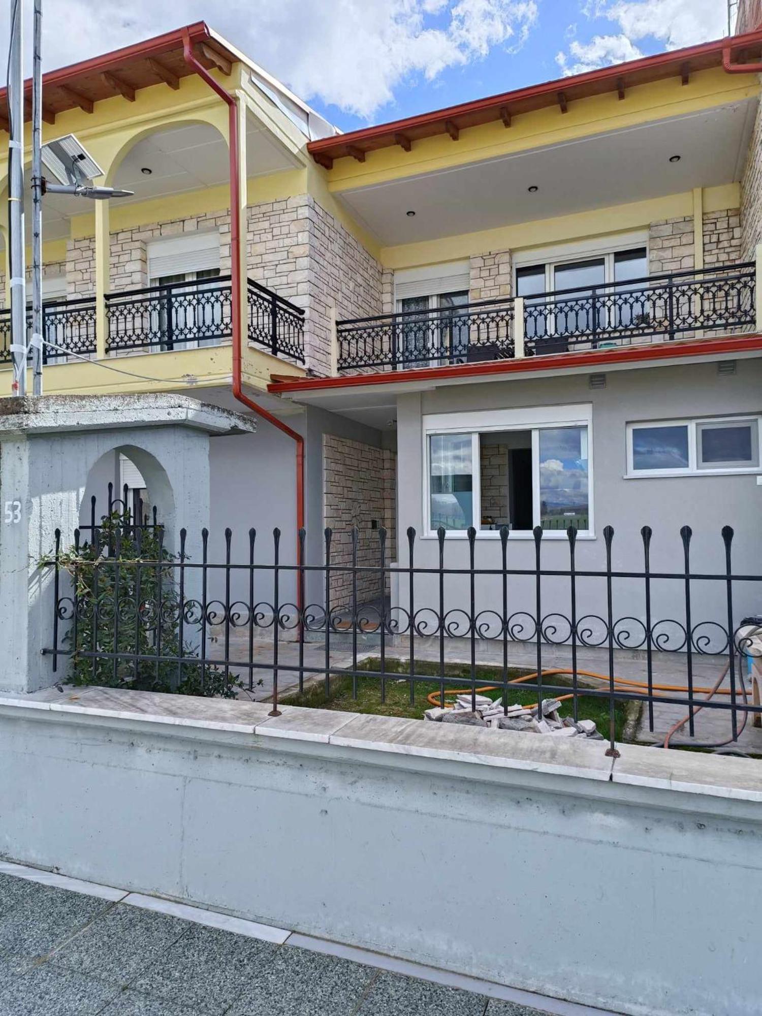 Polys Apartment And Paraskevi Studio With View Ptolemaida Bagian luar foto